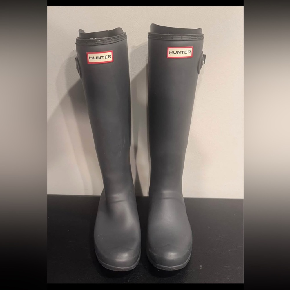 HUNTER Tall Women’s Size 8 Gray Rain Boots